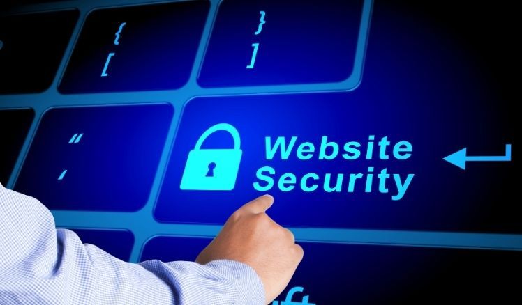 Web Sitenizi Kurup "Kaderine" Terk Etmeyin: Bakım ve Güvenlik Neden Hayati?